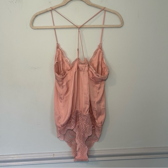 Intimately Free People Purple Satin Floral Laced Cami Bodysuit Size Medium - Picture 4 of 11